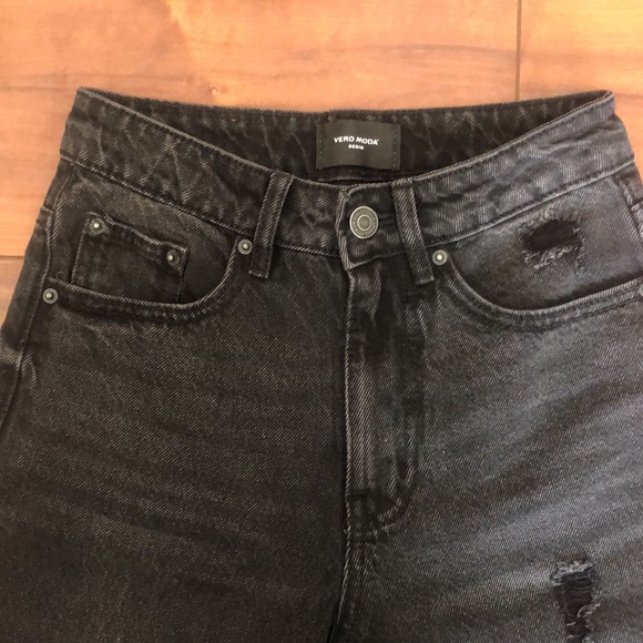 Black Denim Vero Moda lightly distressed Jean – W 24 L 28 - Picture 2 of 6